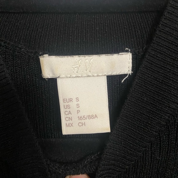 H&M women's small racer back ribbed knit sweater with ruffle details black EUC - Picture 2 of 6